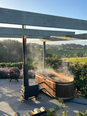 The shed with a view, Mahana